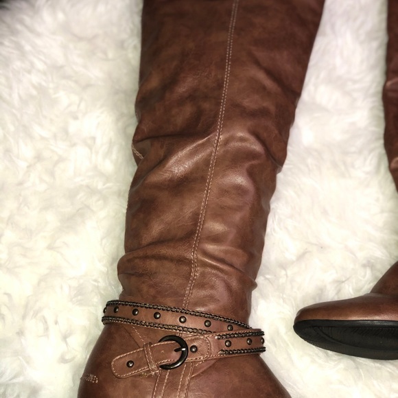 Boots - Picture 2 of 8